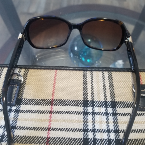 Liz claiborn sunglasses - Picture 8 of 9